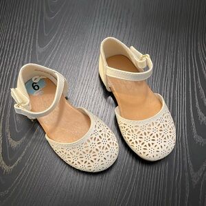 Girls white Dress/Casual shoes size 6